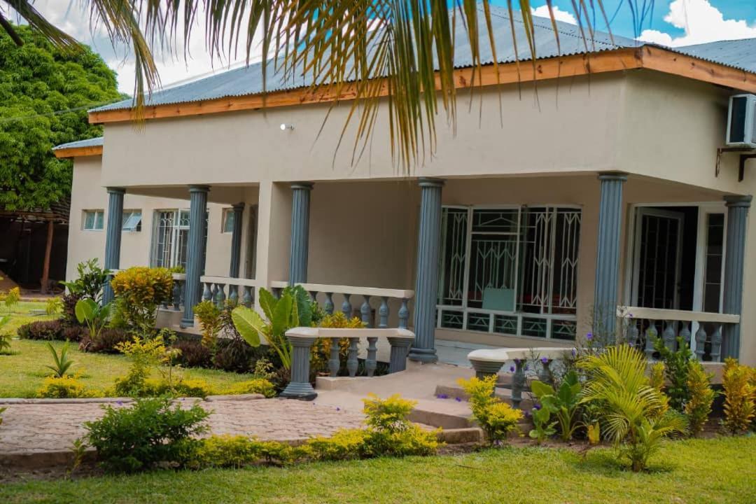 Adams Lodges Ltd Mangochi Εξωτερικό φωτογραφία