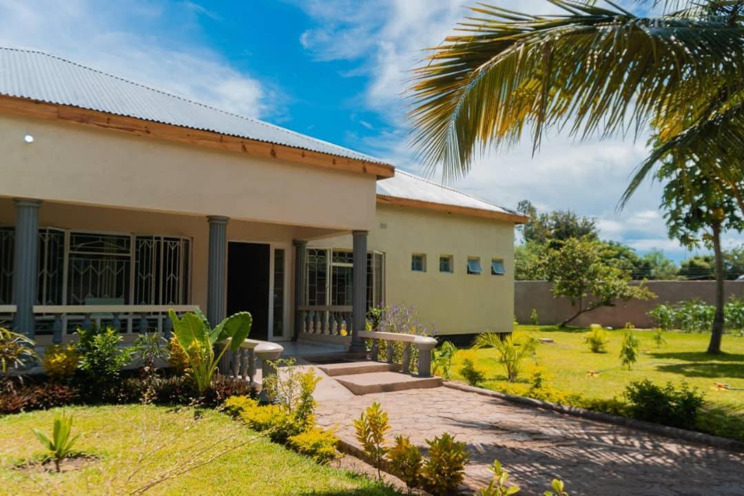 Adams Lodges Ltd Mangochi Εξωτερικό φωτογραφία